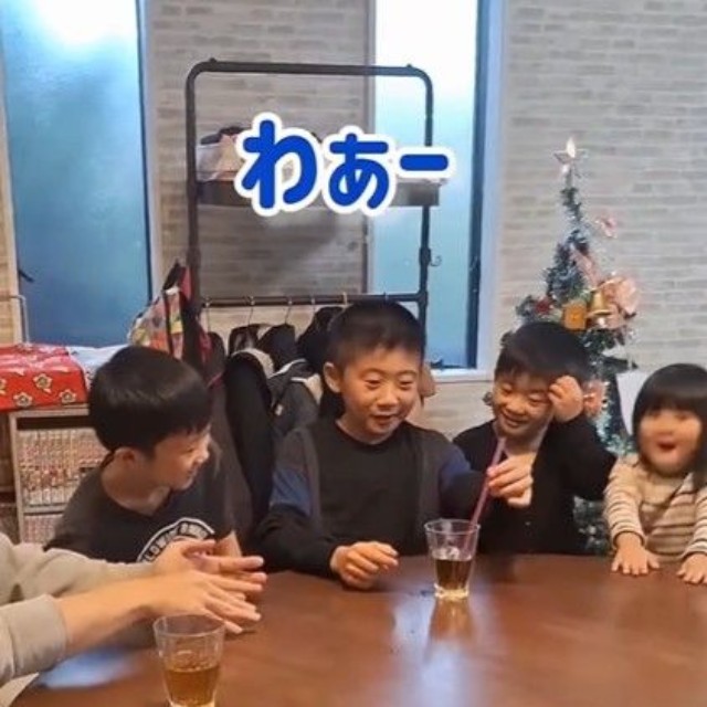 ピュアな長男くんは「わぁー！」とびっくり（提供：＠bakuso4kyoudaiさん）