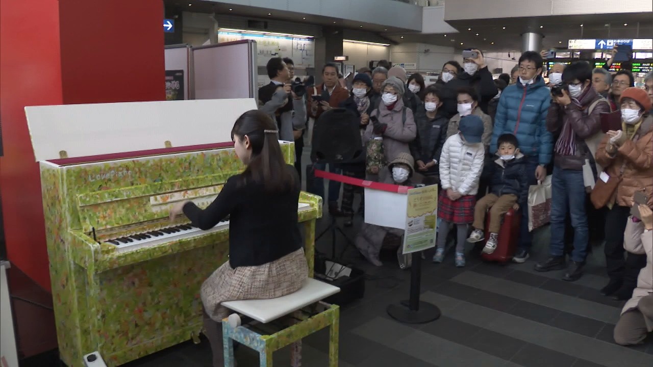 誰でも自由に演奏できる「ストリートピアノ」JR高松駅に軽快な音が響く | KSBニュース | KSB瀬戸内海放送