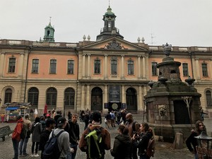 ノーベル賞でも盛り上がらず　コロナ対策「緩め」のスウェーデン・ストックホルム