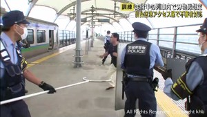 走行中の列車に刃物を持った男を想定した不審者対応訓練　仙台空港アクセス線