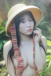 岸みゆ 2nd写真集(東京ニュース通信社)より＝撮影／横山マサト
