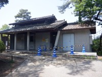 銭形砂絵の展望台のトイレ　柱が破損（提供:香川県）