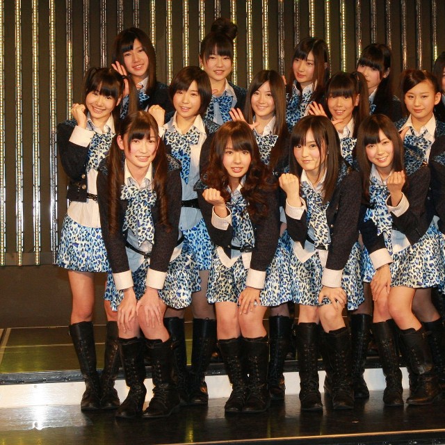 チームNメンバーの(前列左から)吉田朱里、山田菜々、山本彩、渡辺美優紀、小笠原茉由、(中列左から)門脇佳奈子、近藤里奈、上西恵、白間美瑠、木下春奈、福本愛菜、(後列左から)篠原栞那、森彩華、岸野里香、松田栞、小谷里歩＝2011年撮影