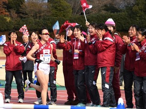 【写真】4年生にとっての集大成　富士山女子駅伝、全24チームのフィニッシュシーン