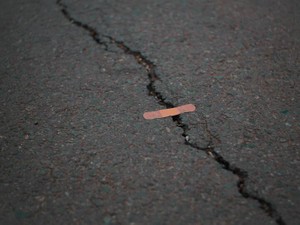 夏から増え続けたニーハイは、傷を隠して誤魔化すためのものだった