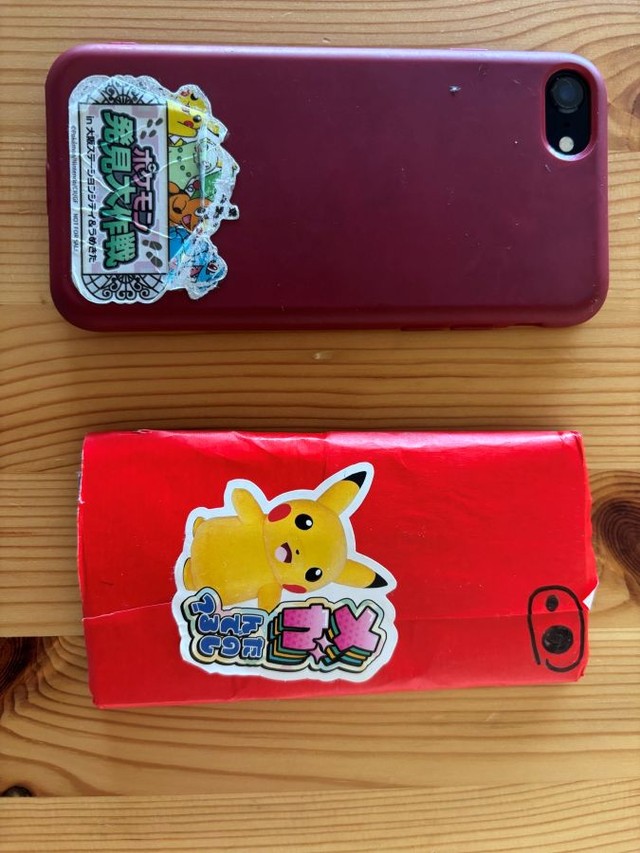 本物との比較②　ポケモンのシールで共通させているところも芸が細かいです（笑）。 ※おこももさん提供