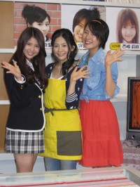 二世タレントならではのトークを繰り広げた(左から)西崎莉麻、関根麻里、守永真彩=2010年