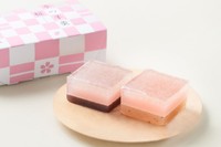 「季の羊羹 桜」（赤福提供）