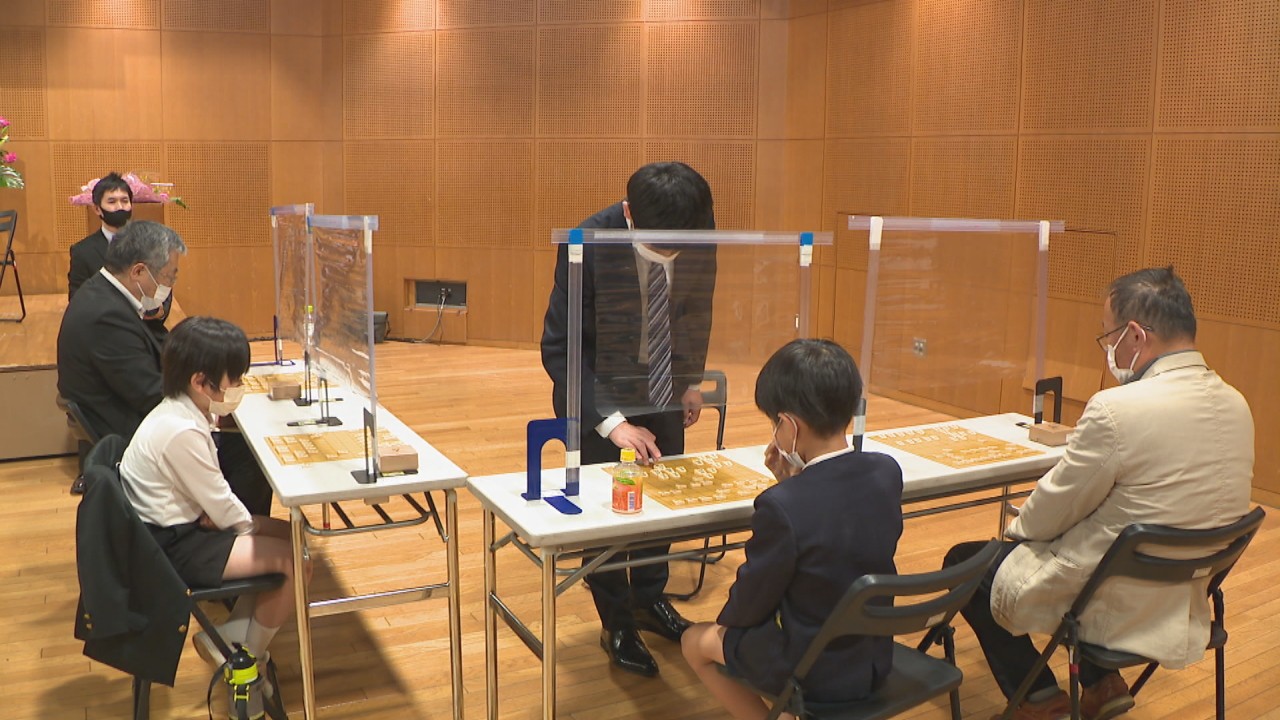 岡山 倉敷市で81年ぶりのプロ棋士 狩山幹生さんの祝賀会 一局一局集中できるよう頑張りたい Ksbニュース Ksb瀬戸内海放送