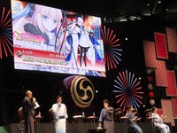 登壇した声優陣も興奮気味に拍手