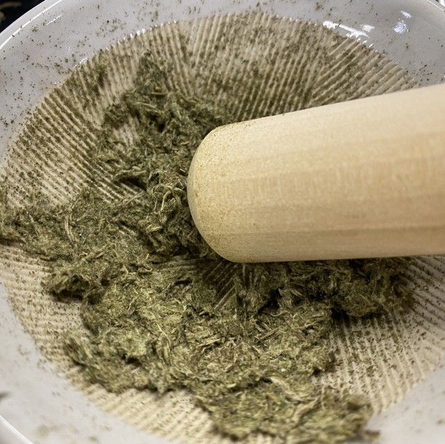 ここまで細かくなれば、篩にかけて柔毛のみを取り出せます。