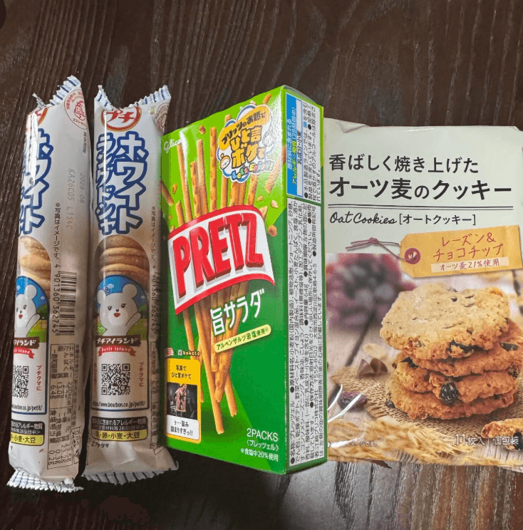 息子さんが買ってきたお菓子はお母さんが好きな物ばかり（mihoさん提供）