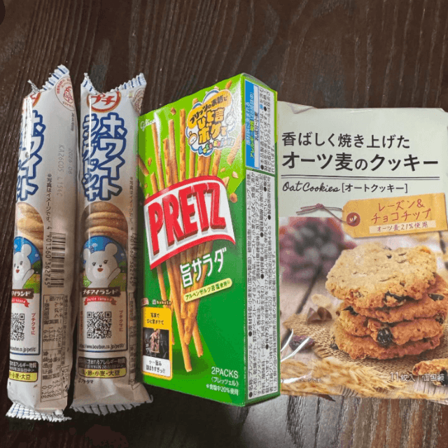 息子さんが買ってきたお菓子はお母さんが好きな物ばかり（mihoさん提供）