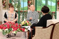 15日放送の「徹子の部屋」に出演する森公美子（左端）と神津善行氏。手前は司会の黒柳徹子＝テレビ朝日提供