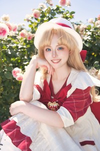ナージャのコスプレでポーズを決める藤淡雪さん（Faruさん撮影）