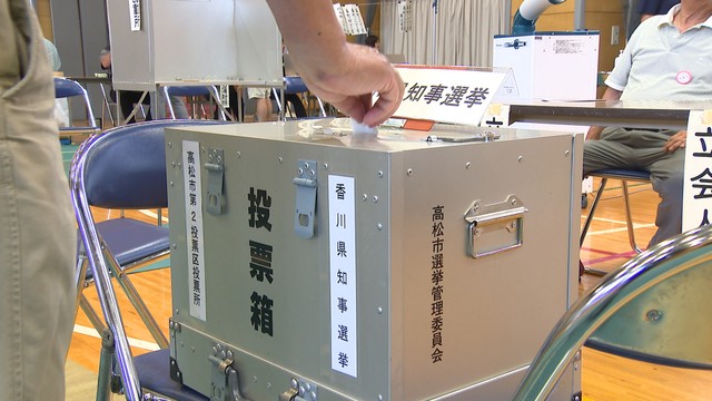 高松市　新番丁小学校　投票所　30日撮影