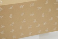 「こんとあき」は絵本の見返しの絵をちりばめたデザイン（提供：福音館書店）