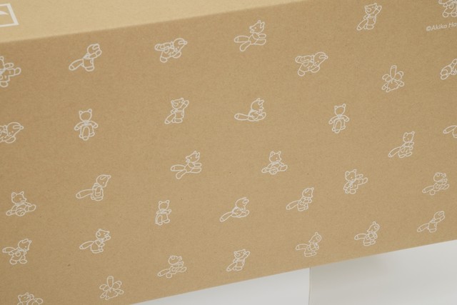 「こんとあき」は絵本の見返しの絵をちりばめたデザイン（提供：福音館書店）