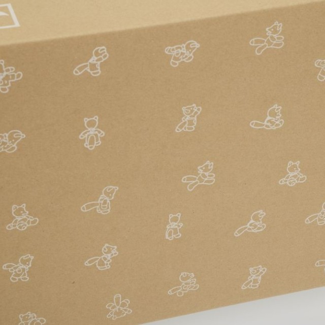 「こんとあき」は絵本の見返しの絵をちりばめたデザイン（提供：福音館書店）