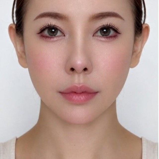 (左側の顔で左右対称にした顔）上原さくらのアメーバブログから