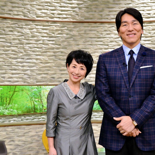 ＴＢＳ系「サワコの朝」の収録後に笑顔を見せる元ヤンキース・松井秀喜氏（右）と司会の阿川佐和子=2014年