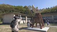 レオニート・チシコフの「月への道」（春会期限定の沙弥島に展示）