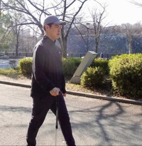 日々歩行トレーニングを続ける上野さん（上野遥介さん提供）