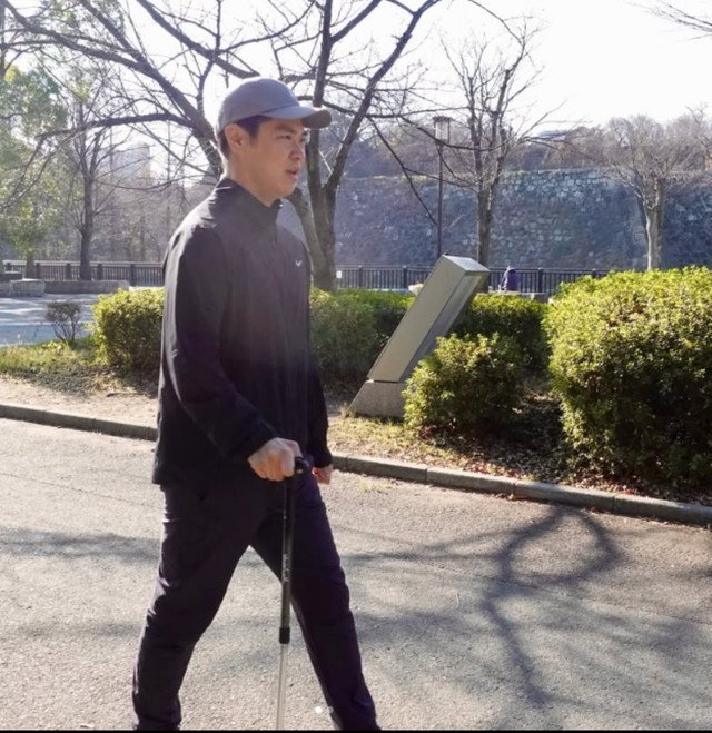 日々歩行トレーニングを続ける上野さん（上野遥介さん提供）