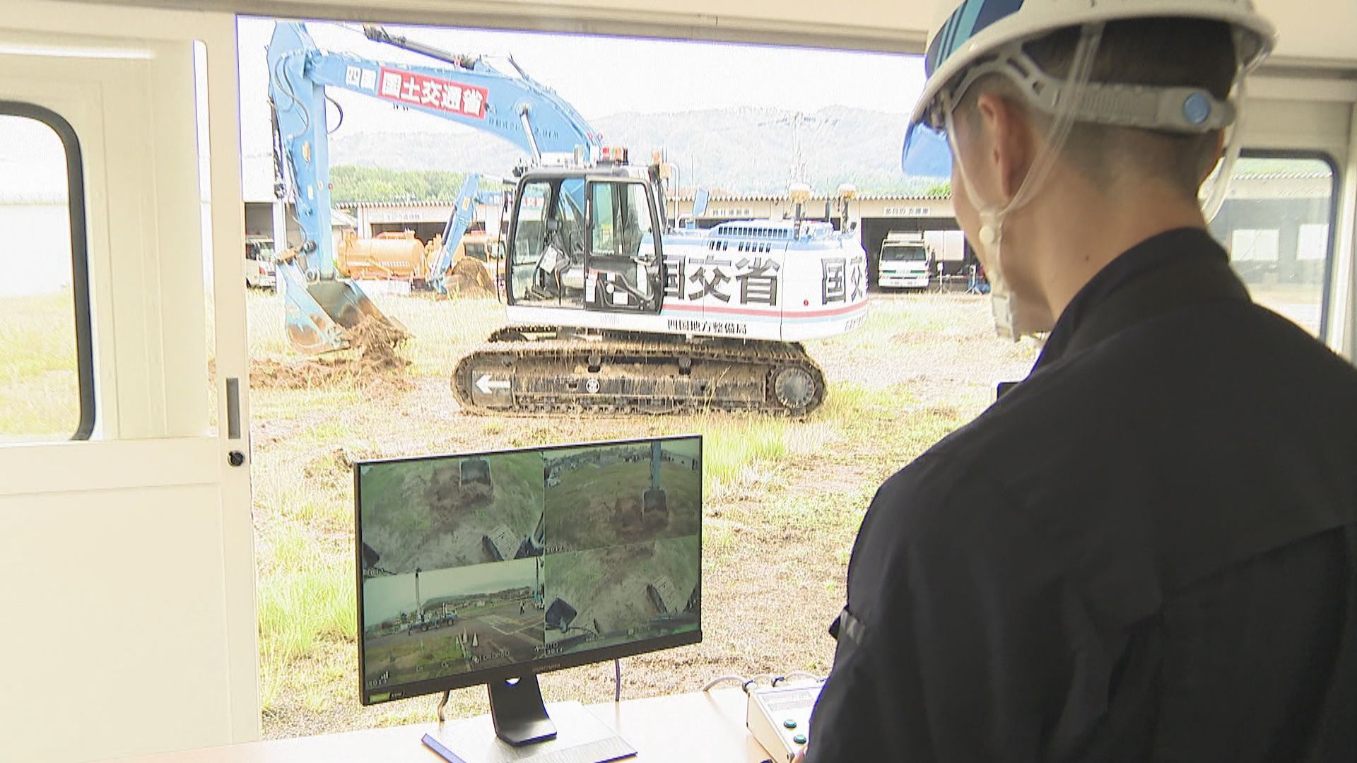 災害発生後の早期復旧を 四国地方整備局と建設会社が災害対策用機械の