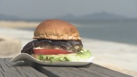 ぷりぷりの食感が人気の「きくらげバーガー」