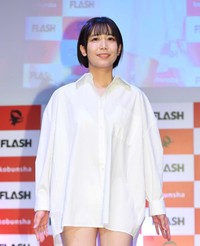 イベントに登場したミスＦＬＡＳＨ2024グランプリの宮川みやび