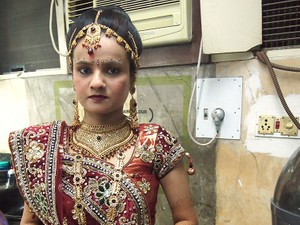 世界一多くの金を買う国、インド　武装警備員に守られた宝飾店