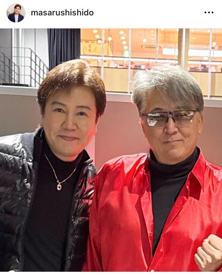 レッドはムード歌謡グループのボーカルに さとう珠緒と「オー