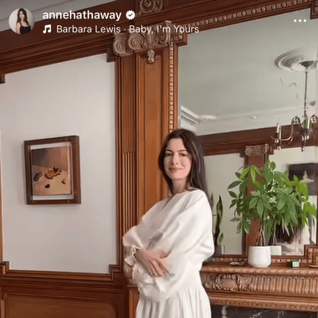 「第3子妊娠の報告動画」アンハサウェイ (@annehathaway)さんのインスタグラムより