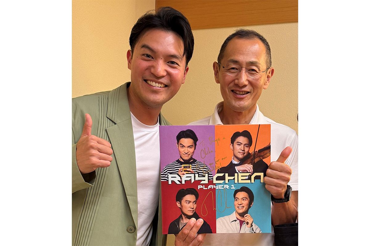 大阪市内でのコンサートの前夜、山中伸弥さんとの夕食。LPレコードを贈ったという＝2025年7月、大阪市で。山中伸弥さん提供