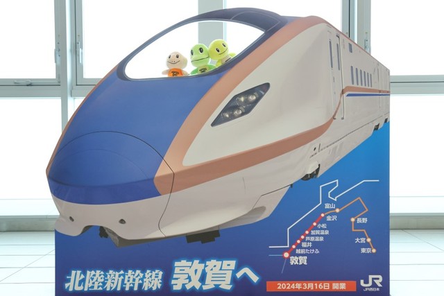 キュートなジュラチックが旅の案内役。右からサウタン、ラプト、ティッチー。「ジュラチック王国」からやってきた、恐竜「ちっく」なキャラクター