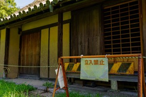 両親が亡くなって「空き家」を相続することに　相続放棄や売却をすべき？