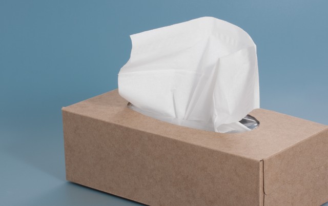 ティッシュ1枚が指のカバーに！※画像はイメージです（Lana Langlois/stock.adobe.com）