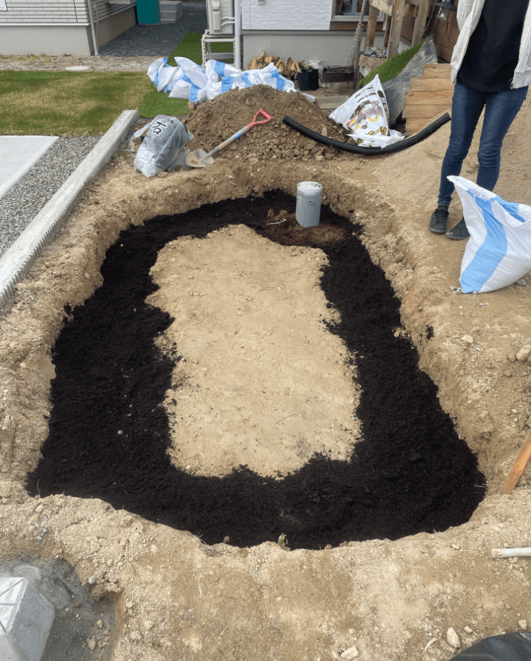 新築の庭に出現した手掘りの巨大な穴に、妻は激怒（画像提供：一万坪開拓男さん）