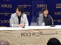 外国特派員協会で質問に答える藤元氏（左）と渡邉氏