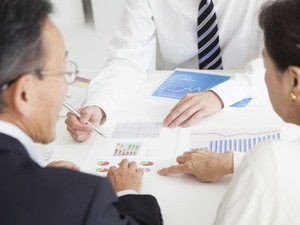 信託銀行の家族信託系サービスとは？　メリットとデメリット、家族信託との違いを解説