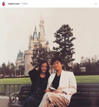 尾崎繁美さん「二人で行った初めての東京ディズニーランド」（尾崎繁美（@shigemi.ozaki）さんのインスタグラムより）