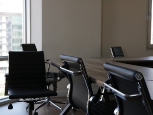 「女は働かないわりに口出しばかり」男性教員の言葉は、笑うべきルールなのか？