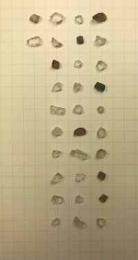 挟まっていたものの中にはガラス片も（ネルノダイスキさん提供）