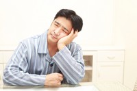 「50過ぎても会社行きたくない」と日曜日の夜に管理職がつぶやいたXの投稿が話題に（photoACより「アーモンドレモネード」さん撮影、イメージ画像）