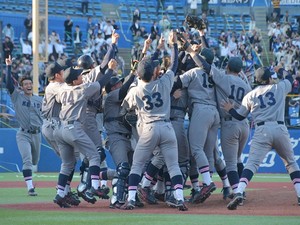 4季ぶり東京六大学を制した慶應義塾大学　未知数のチームから柱が生まれ、栄冠つかむ