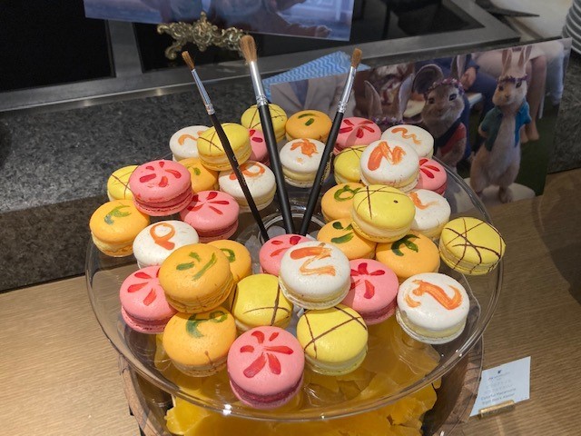 映画「ピーターラビット2／バーナバスの誘惑」公開を記念した「JW マリオット・ホテル奈良」のアフタヌーンティーブッフェ（提供）