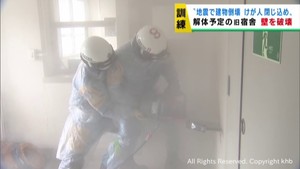 解体予定の建物で実践的なけが人の救出訓練　宮城・栗原市
