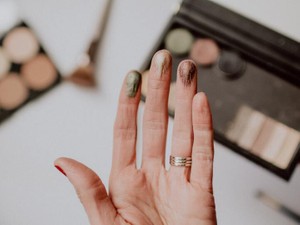 近くならすっぴんOKな私も、自分が密かに変身する快感はたまらない