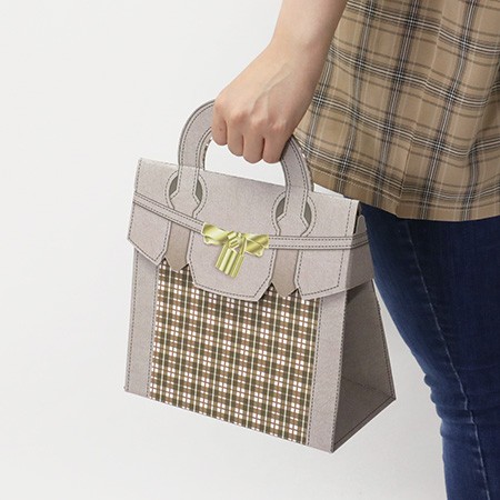 メリーゴーランド氏が開発した「エルッチ バック ボックス」。まるでブランドバッグのような「革の質感にこだわった」という